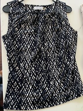 Calvin Klein Black & White Geometric Sleeveless top